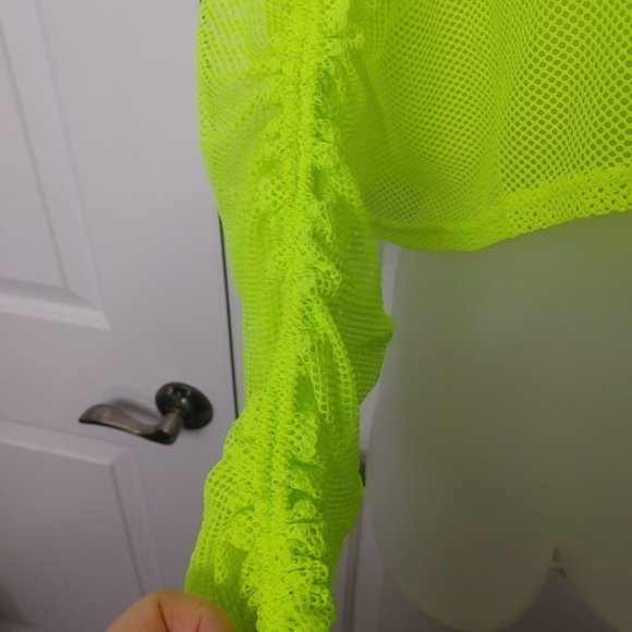 Cropped neon swim cover up top plus size - Picture 4 of 6